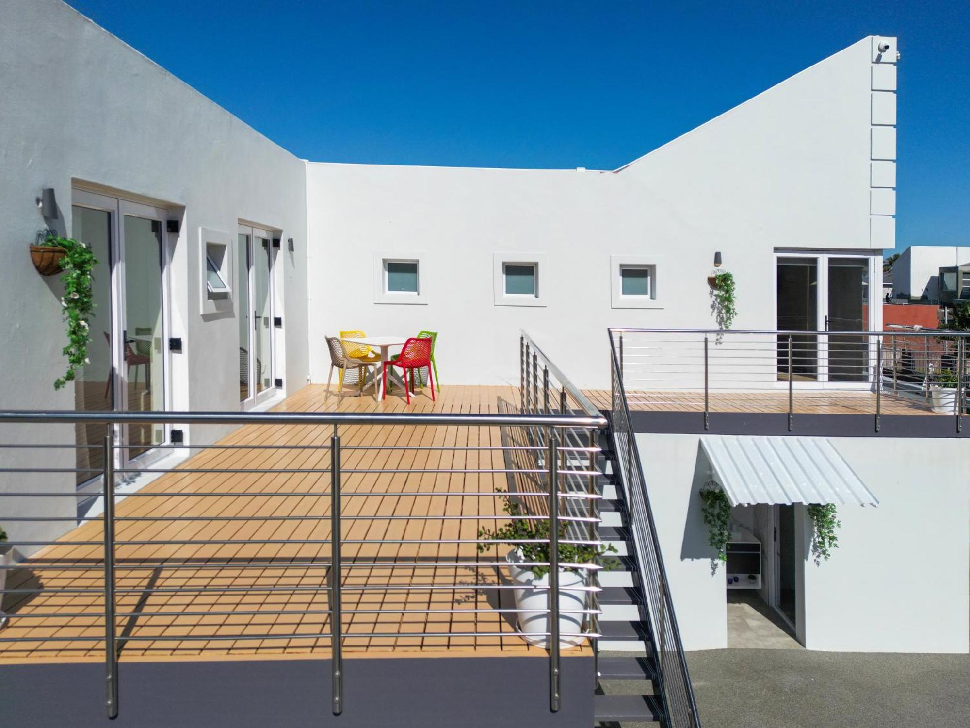 Ocean Vibes Hotel Cape Town Exterior photo