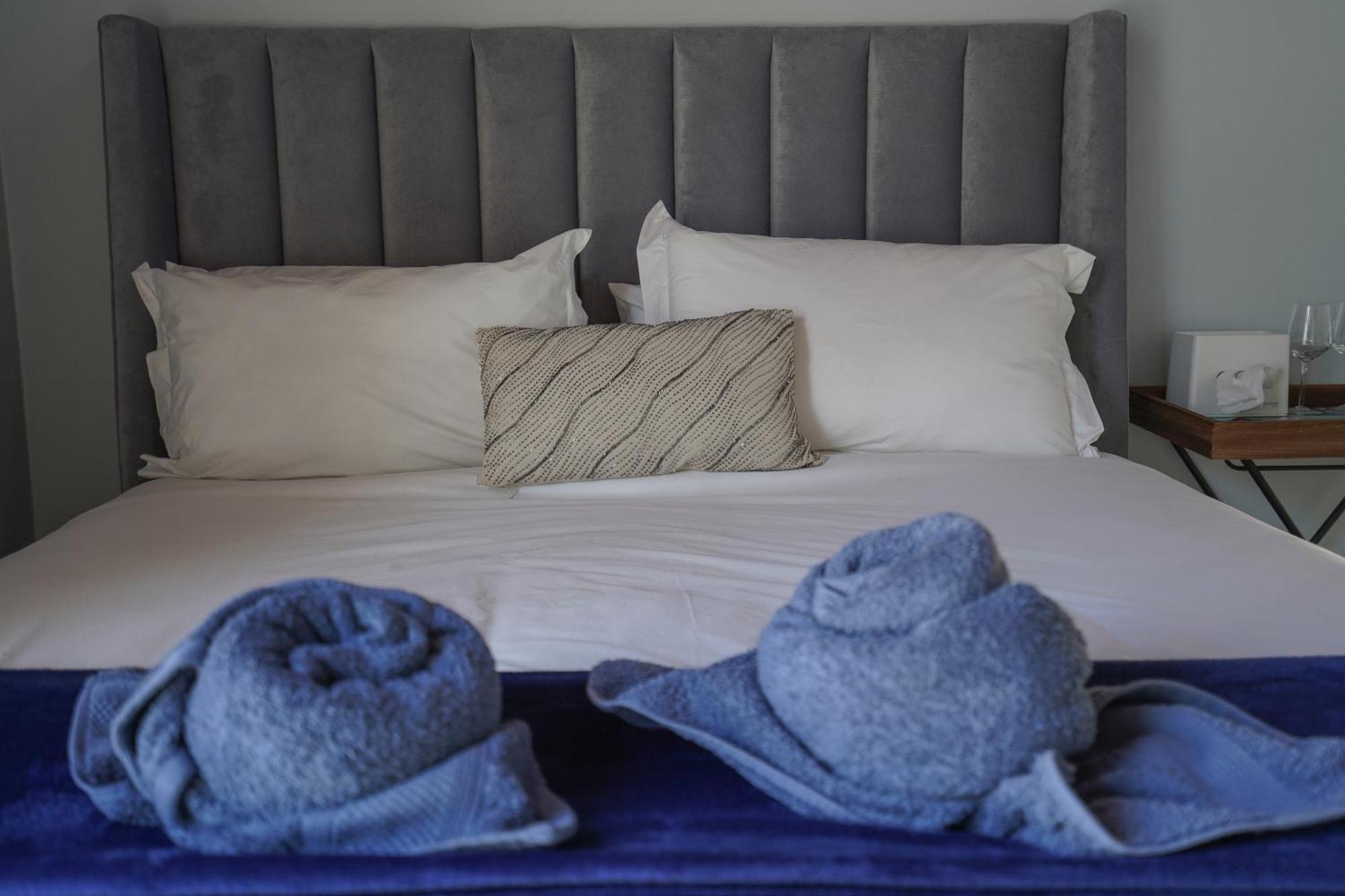 Ocean Vibes Hotel Cape Town Exterior photo