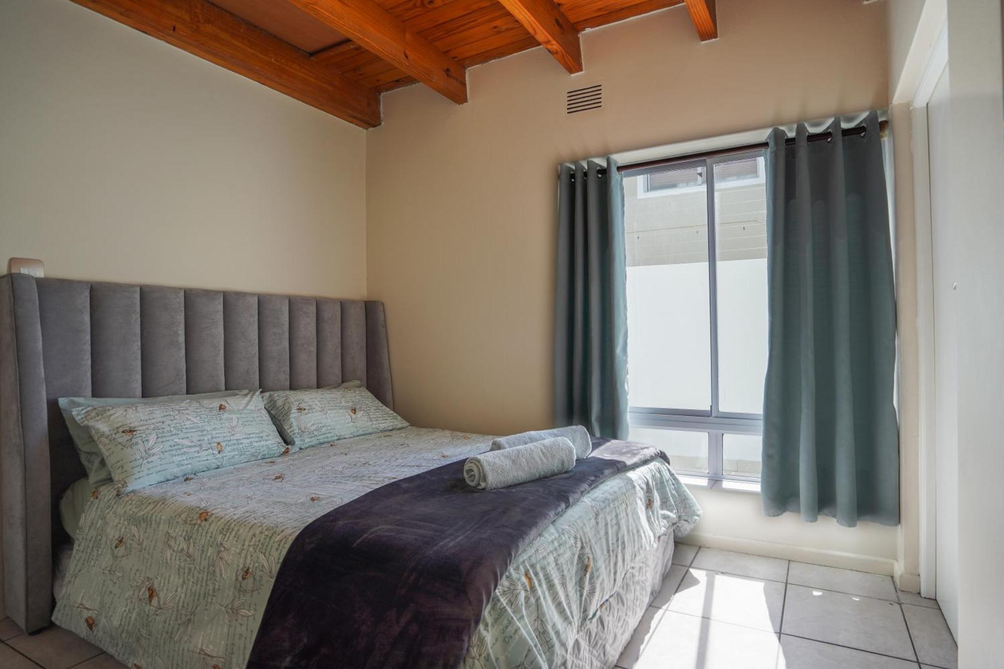 Ocean Vibes Hotel Cape Town Exterior photo